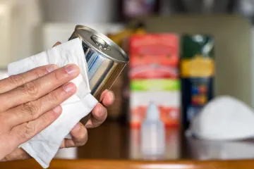 Pitanje koje muči mnoge: Treba li prati i dezinficirati ambalažu i namirnice po povratku iz trgovine?