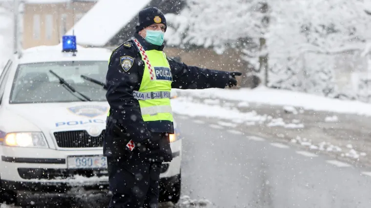 Bili su u kontaktu s migrantima? Dvojica policajaca s granice imaju koronavirus