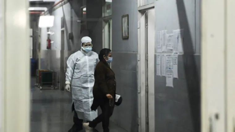 Indija utjeruje karantenu čak i batinama, no to nije najbizarnije