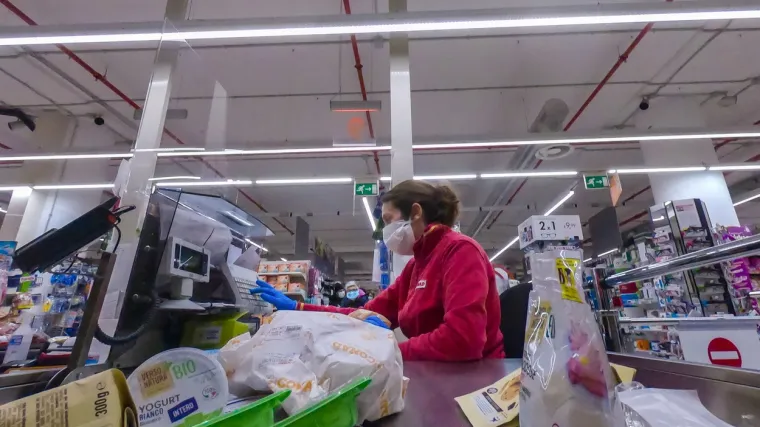 'Živimo u stalnom strahu od zaraze. Postajemo paranoični, ali pona&scaron;anje nekih kupaca &scaron;okira'