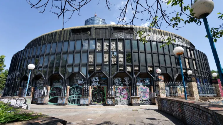 Nakon Cibone jo&scaron; jedan velikan na koljenima, otpustio trenera, raskinuti ugovori i s igračima?