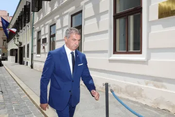 Neobičan apel župana Milinovića:  'Dragi moji, ako volite Liku, ne dolazite nam'