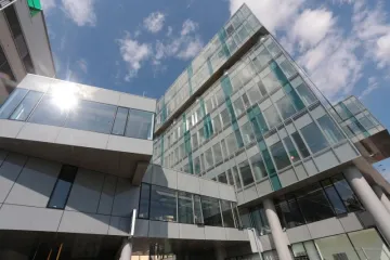 Neće biti otkaza, a menadžment smanjuje svoje plaće za 30 posto