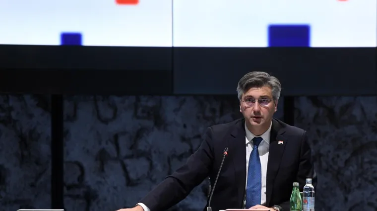 Plenković: 'Ne smijemo pogrije&scaron;iti, na stolu su životi na&scaron;ih građana, udarili smo svom silinom na virus!'