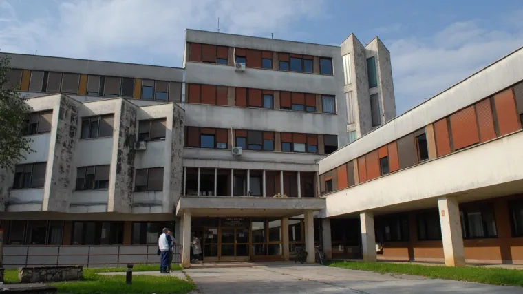 Zaraženo dijete iz Ogulina: Zatvorena pedijatrija u bolnici, nekoliko djelatnika u samoizolaciji