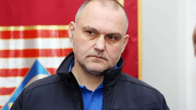 'Ispričavam se svima, želim svima oslobađajući Uskrs'