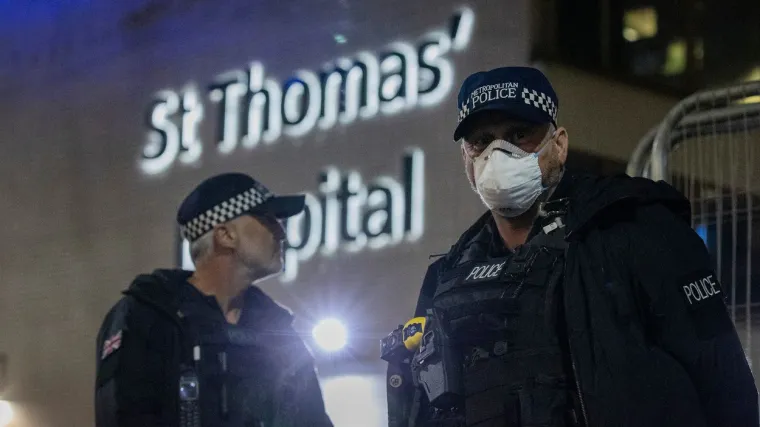 Britanska vlada neće reći tko ima nuklearne &scaron;ifre dok je Johnson bolestan