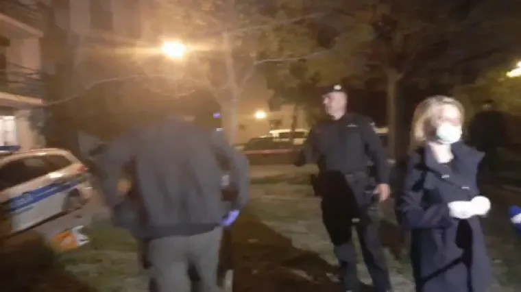 Incident ispred staračkog doma: Policajac upao u javljanje uživo: 'Ajmo, ne želim vidjeti nikoga blizu'