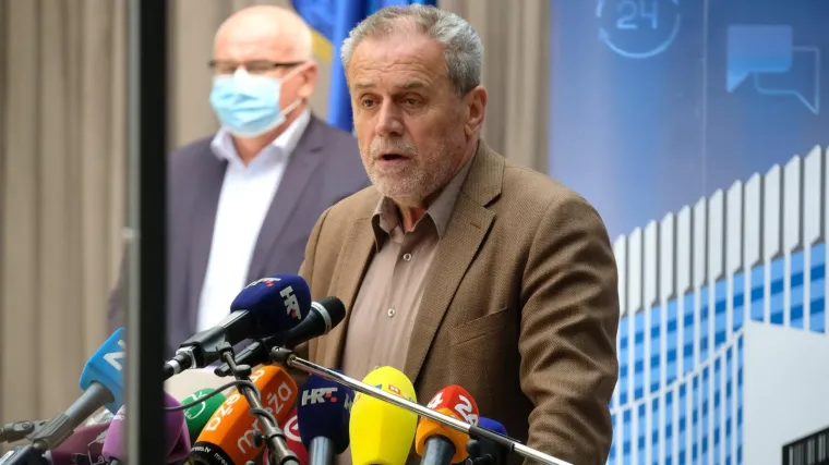 'Boga ti, a tko bi trebao biti &scaron;ef? Moja mama?'