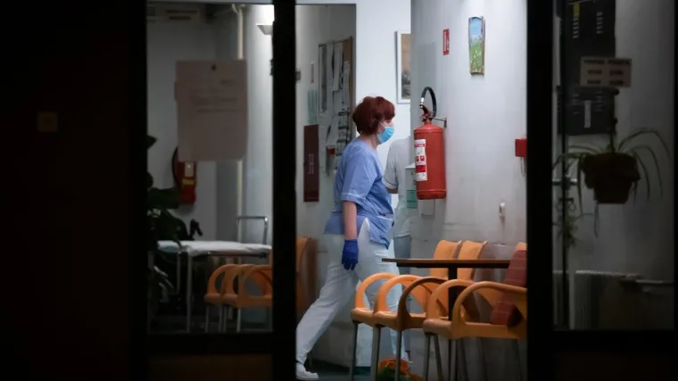 'Pola sata sam sinoć plakala u autu. Stavili su nas kao 'topovsko meso' pred nevidljivi virus'