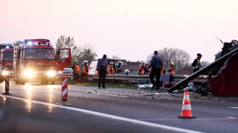 Te&scaron;ka nesreća na zagrebačkoj zaobilaznici: Kamion se zabio u nadvožnjak, poginula jedna osoba