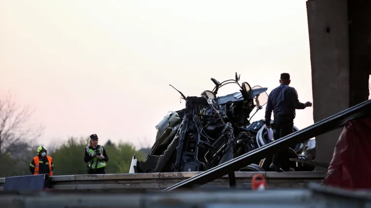 Kamion se zabio u nadvožnjak, poginula jedna osoba