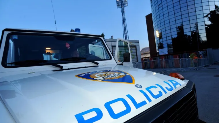 Izgorjela re&scaron;etka ventilacije, vrata zahoda i zid nagorjeli