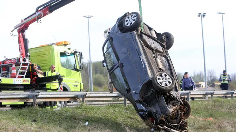 Auto sletio s ceste kod Vukove Gorice i prevrnuo se na krov: Varaždinka je imala srčani udar?