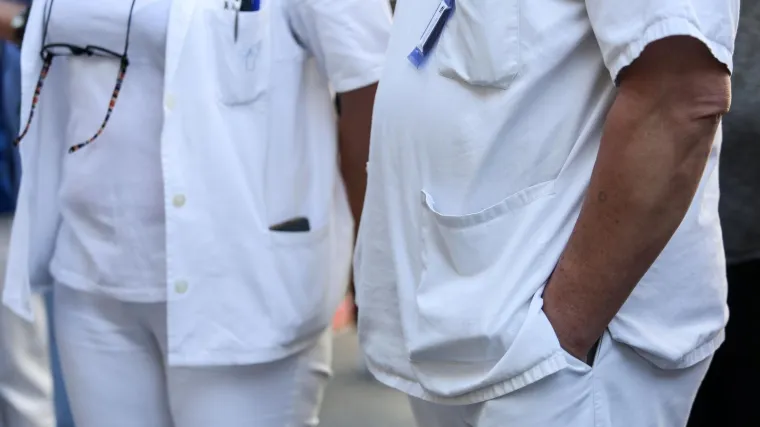 Liječnici i medicinske sestre dobili drastično smanjenu plaću, neki i do 4000 kn; Oglasio se Beroš