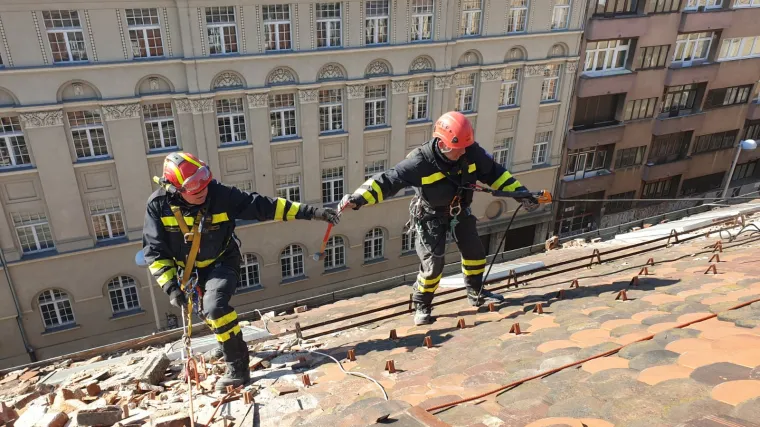 Tele2 donirao jo&scaron; jedan dron vatrogascima JVP-a Zagreb u zamjenu za uređaj uni&scaron;ten nakon potresa u Zagrebu