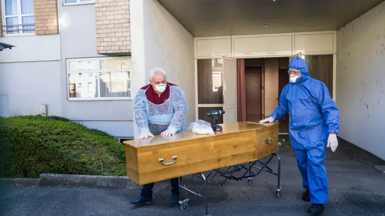 Većina patogena umire s pacijentom kojeg ubije, ali ne i ovaj