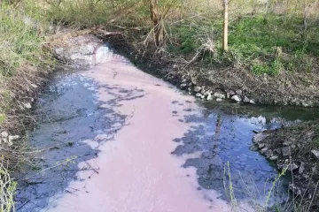 U njoj je roza i pjenasta tekućina neugodna mirisa