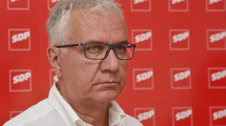 'Prave zaštitne maske vidim samo na licima ministara, kod mene na Rebru ih nema'