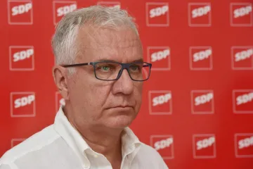 'Prave zaštitne maske vidim samo na licima ministara, kod mene na Rebru ih nema'