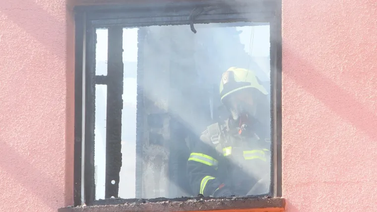 Požar u Koprivnici: Zapalila se obiteljska kuća, vatrogasci na katu prona&scaron;li mrtvog mu&scaron;karca