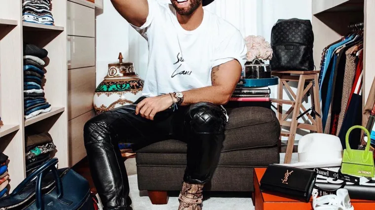 'Ovaj plavokosi dječak koji strastveno grli (guši) svog prijatelja iz djetinjstva sam ja'