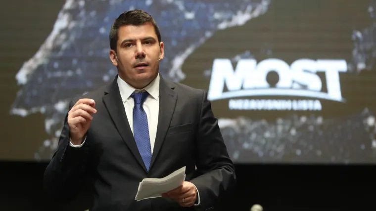 Most: 'Vlada pogoduje velikima i korporacijama na štetu malih, a prema bankama su blagonakloni'