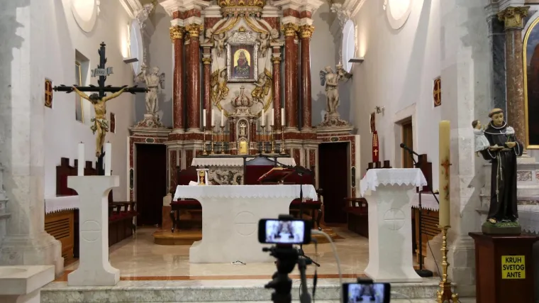 Zbog koronavirusa trpe i vjernici, dosta im je misa iz naslonjača: 'Imamo na televiziji, ali nije to to'