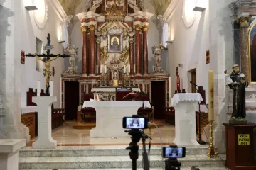 Zbog koronavirusa trpe i vjernici, dosta im je misa iz naslonjača: 'Imamo na televiziji, ali nije to to'