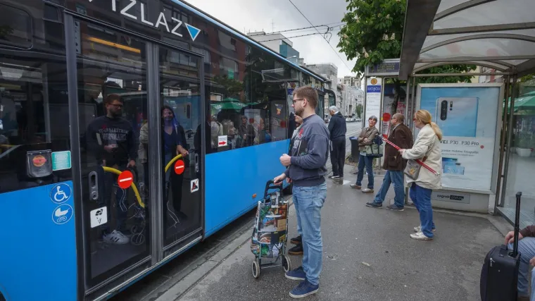 Pi&scaron;u Ministarstvu, a odgovora nema: Hoćemo li nakon izolacije imati javni prijevoz?