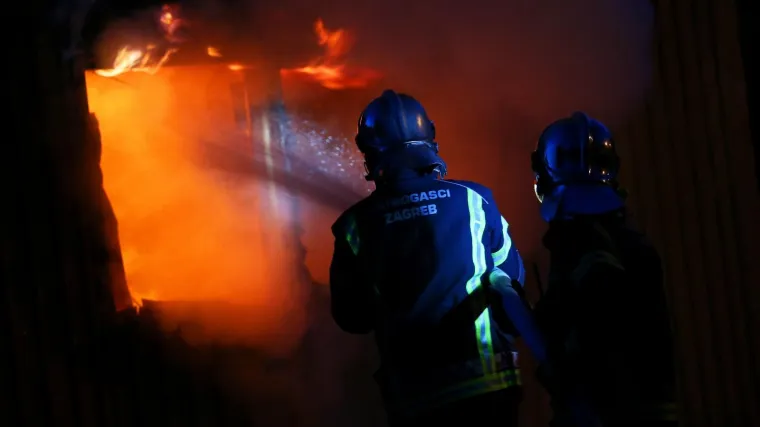 Nije poznato &scaron;to je izazvalo požar: Izgorjela kuća u Gornjoj Glini, poginula jedna osoba