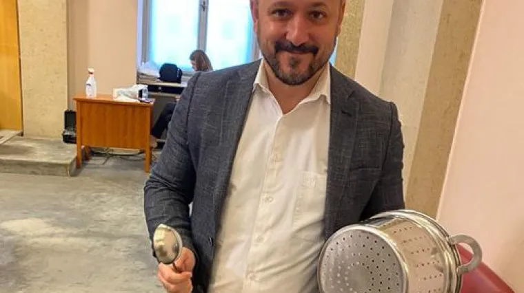 Maras lupao loncem protiv Bandića i vikao; 'Odlazi, odlazi'