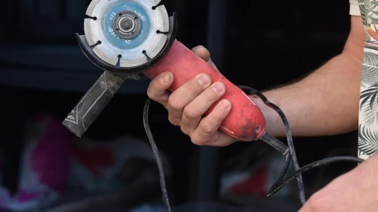 Poku&scaron;aj ubojstva kod Siska: Akumulatorskom brusilicom nasrnuo na susjeda