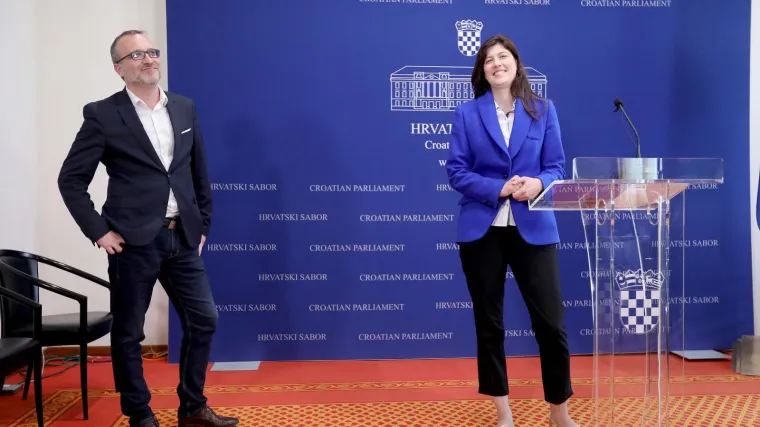 'Stožer mora donijeti odluku o povratku djece u &scaron;kolu. Neozbiljno je to prebacivati na roditelje'