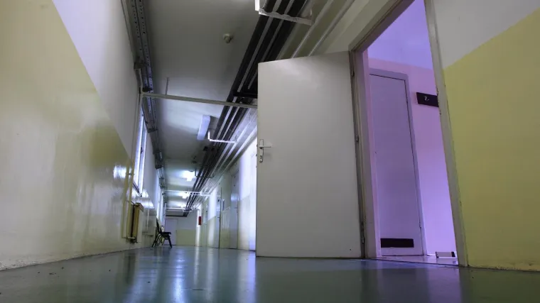 Silovali cimera iz ćelije: 'Htjeli su me silovati i dr&scaron;kom od metle. Od batina sam bio polumrtav'