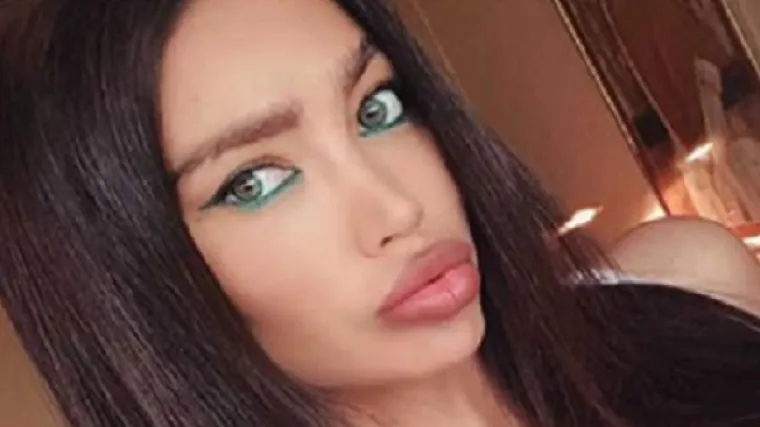 Ponovno je dekolte u prvom planu i fanovi su u ekstazi