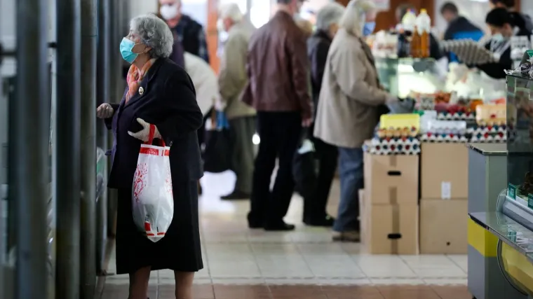 Naglo skočio broj zaraženih u jednome danu, vlasti najavljuju nova stroga ograničenja