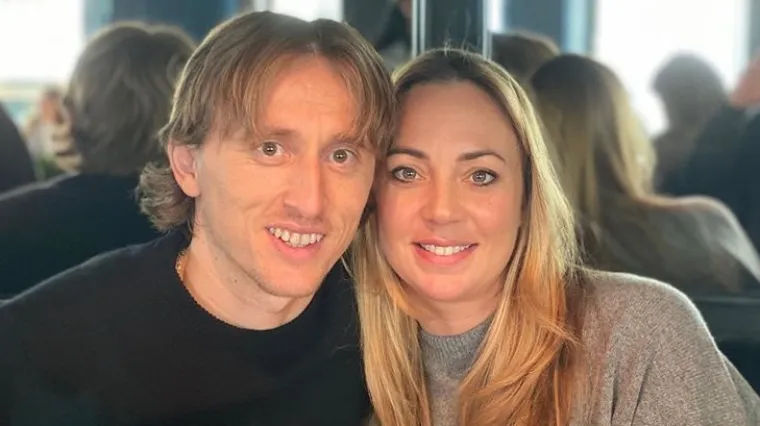 Radi palačinke, pomaže djeci oko zadaće, supruzi u kuhinji...