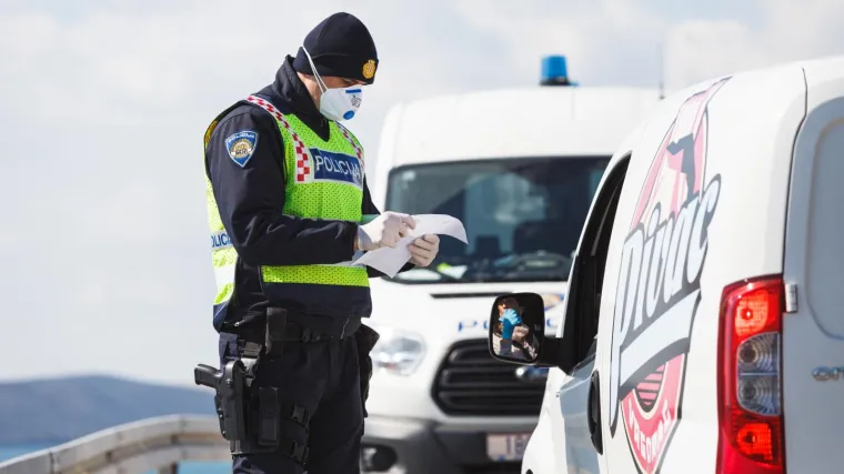 Prođu stotine kilometara, a onda ih policija vraća kući: 'Nemate otočnu propusnicu, žao nam je!'