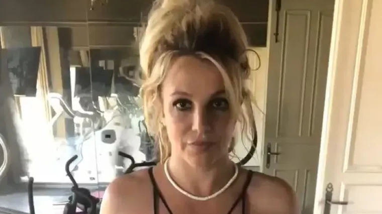 Pjevačica priznala; 'Plamen se razbuktao...'