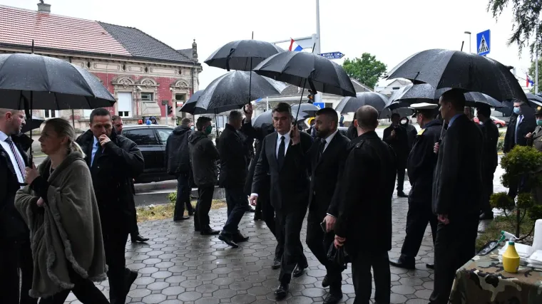 Glas ga podržava, a Most smatra da je riječ o igrokazu