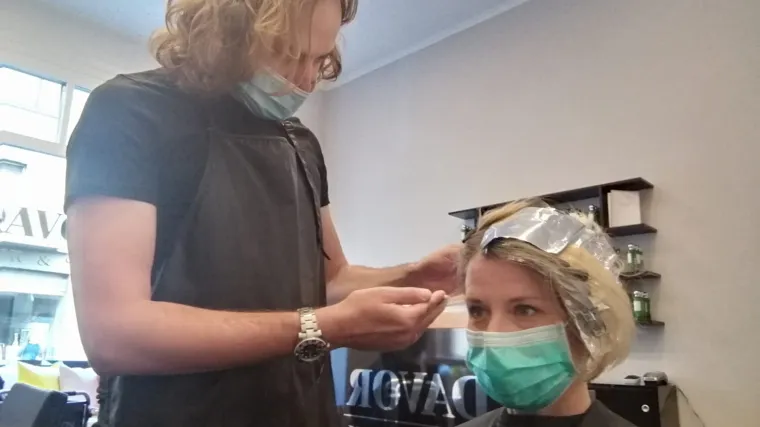 FOTO Otvaraju se saloni: Građani i frizeri odu&scaron;evljeni, među prvim mu&scaron;terijama i RTL-ove zvijezde