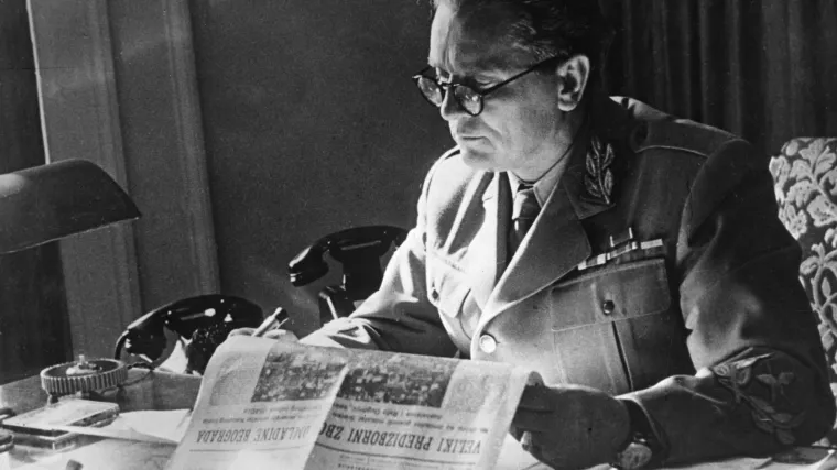 Fenomen koji je nadživio svoje vrijeme; Jedni ga vide kao mar&scaron;ala koji je pobijedio i Hitlera i Staljina, a drugi kao zločinca i diktatora