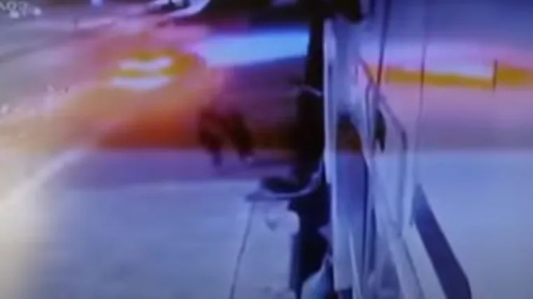 Preletjeli nogostup, probili stupiće i uletjeli u more; Zamalo pokupili i prolaznike