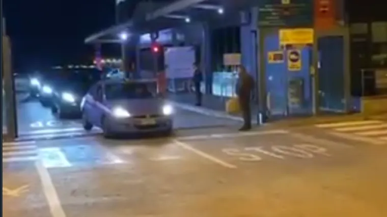 Svi pričaju o neobičnoj sceni iz zračne luke