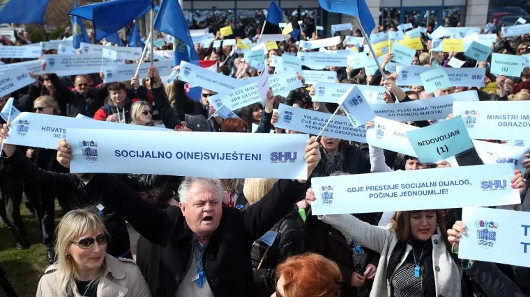 Vlada planira u&scaron;tede: Ni&scaron;ta od božićnica, regresa i dogovorenih povećanja plaća?