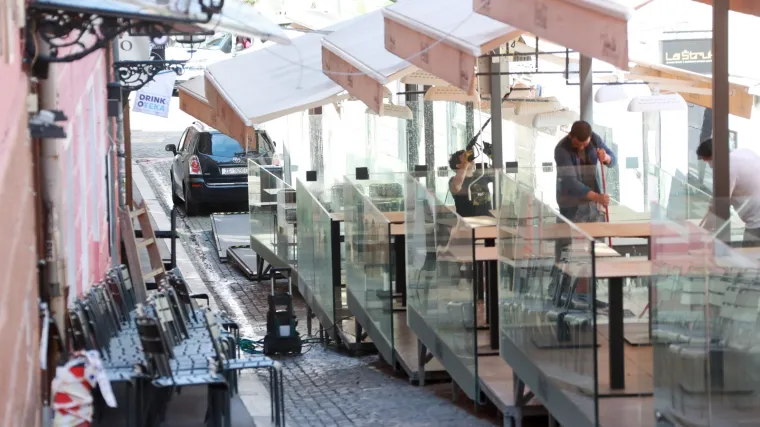 Pripreme za otvaranje kafića u punom jeku: Jo&scaron; malo ćemo ponovno ispijati kave na terasama