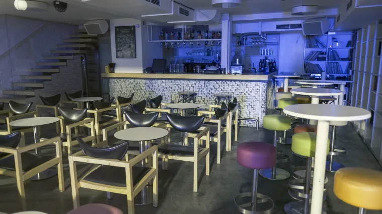 Uskoro se otvaraju kafići i restorani: Neće dozvoliti posluživanje u zatvorenim prostorima?