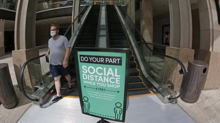 'Držite razmak od dva metra': Znakovi za socijalno distanciranje postaju simbol nove stvarnosti