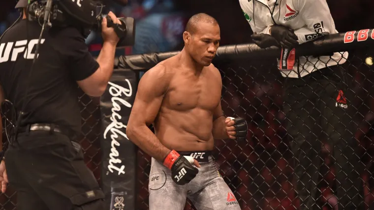 Slavni borac i njegovi treneri uoči meča pozitivni na virus. Šefovi organizacije iznenadili odlukom